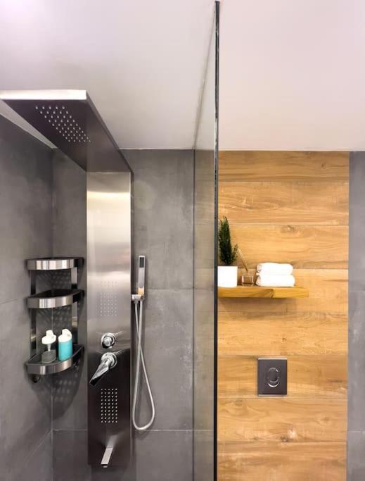 Homevision - Stylish & Serene - Center Salonicco